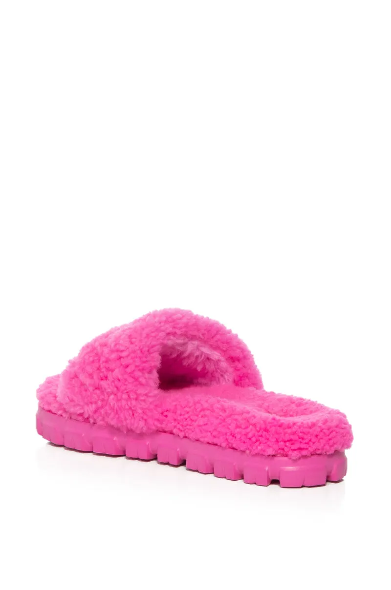 1130838 CARNATION UGG FUR SLIPPERS