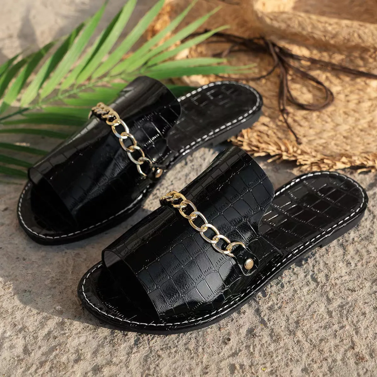 Alison – Patterned Chain Flat Sandals