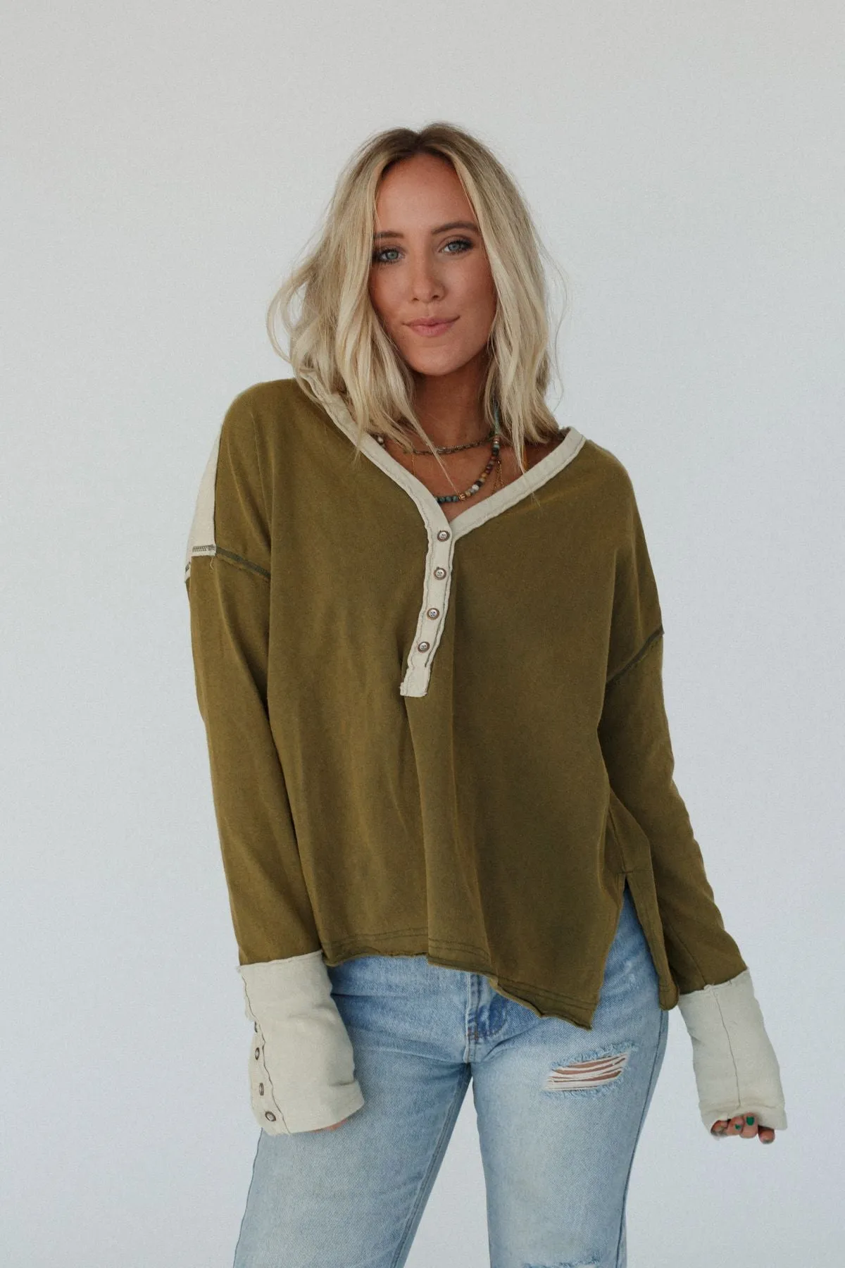 Kaomi Henley Top - Olive