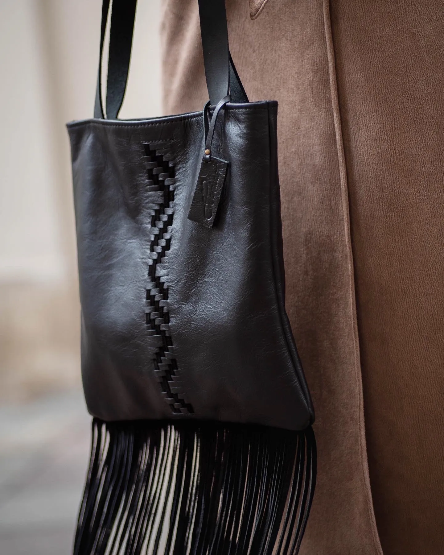 WOVEN FRINGE TOTEBAG