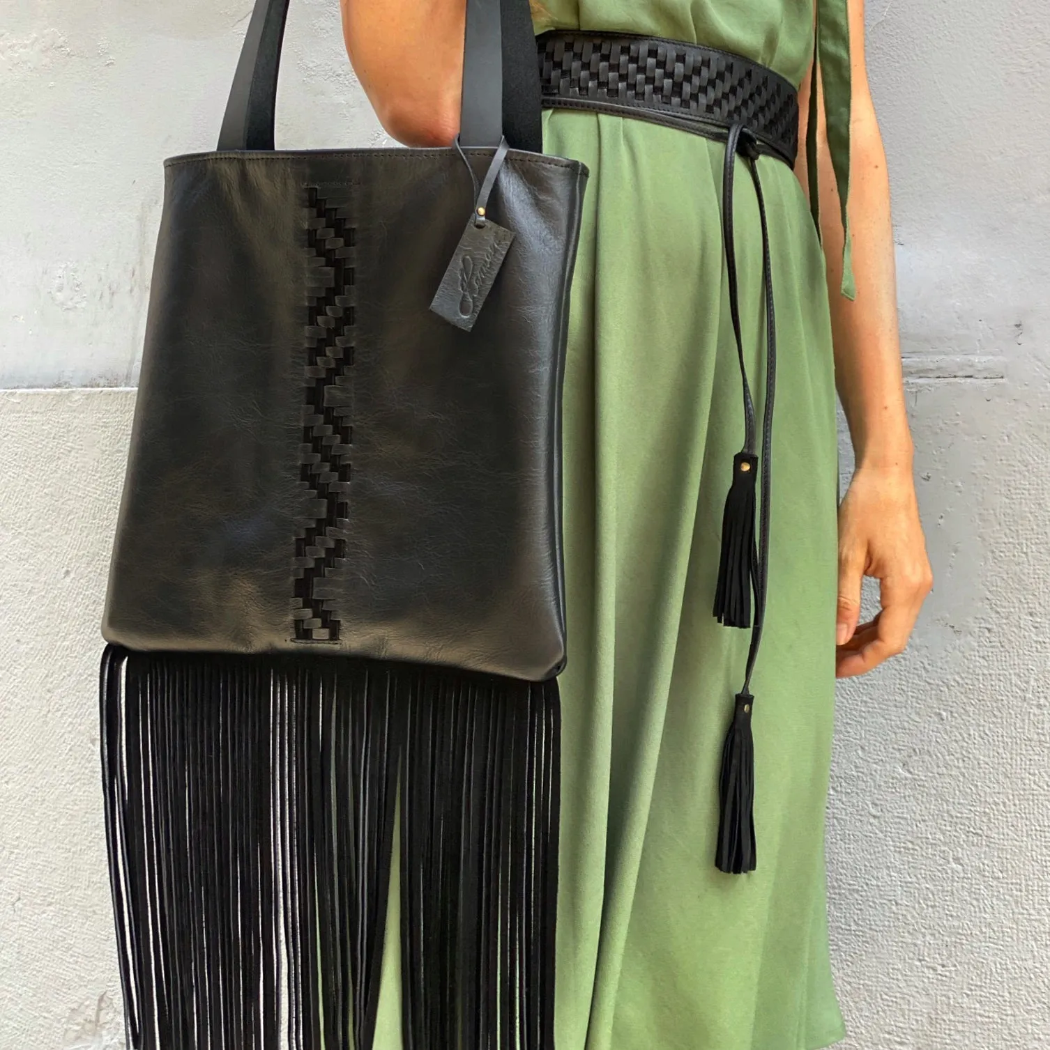 WOVEN FRINGE TOTEBAG
